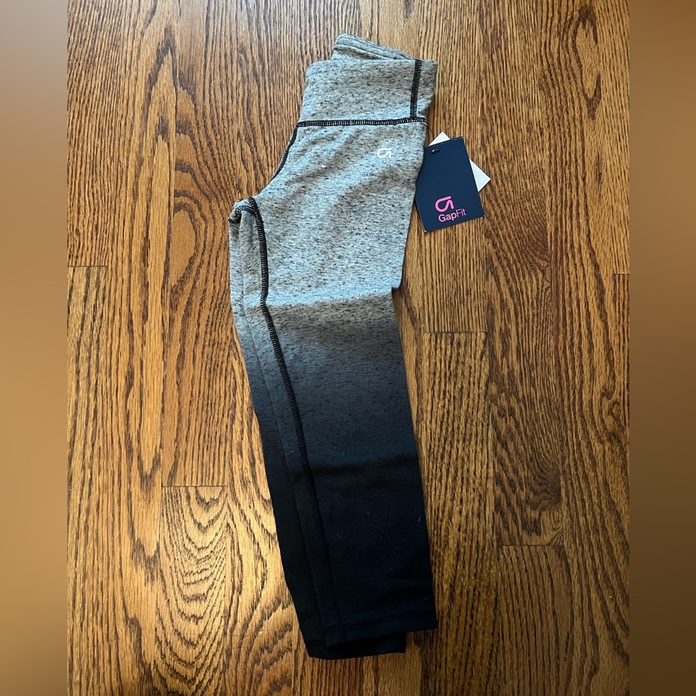 Gap Kids girls leggings, size xs. Grey/black ombré pattern. New with tags.